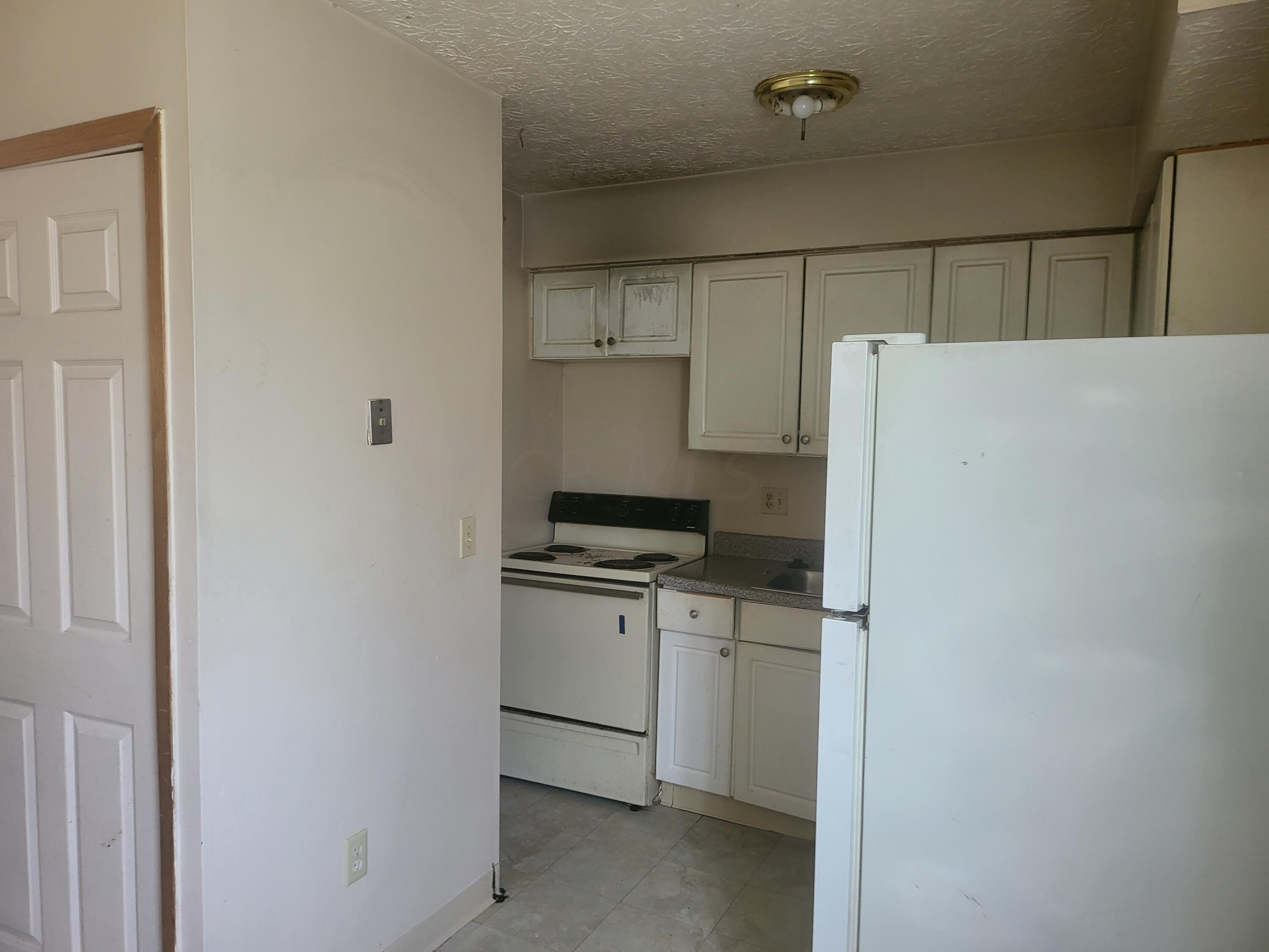 6852-6858 Garden Terrace Road Columbus, OH 43229 - Photo 6 of 27 20221125_120643