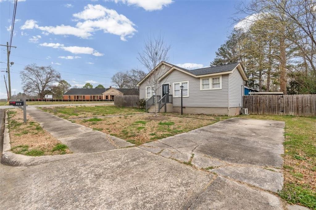 202 Gordon Street Rockmart, GA 30153 - Photo 5 of 25 a view of a house with a yard