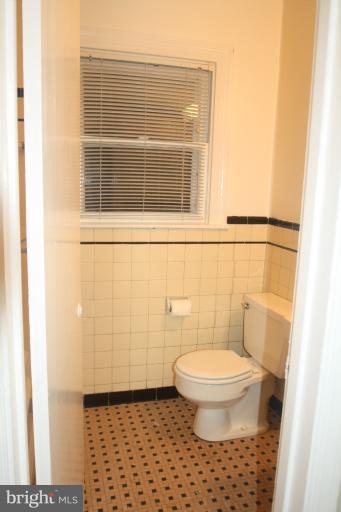 8900 Glenville Road Silver Spring, MD 20901 - Photo 5 of 30 Bath
