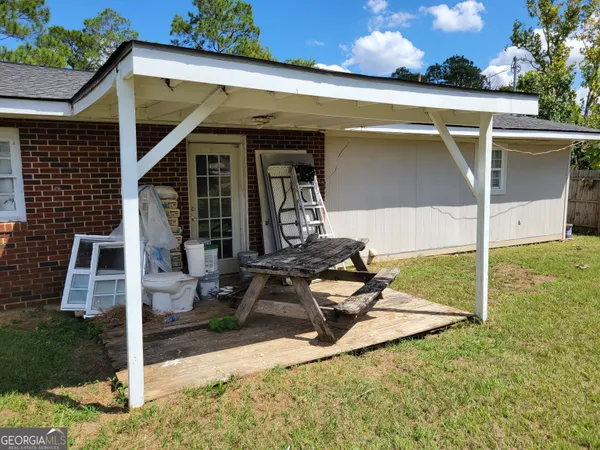 a front view of house with yard