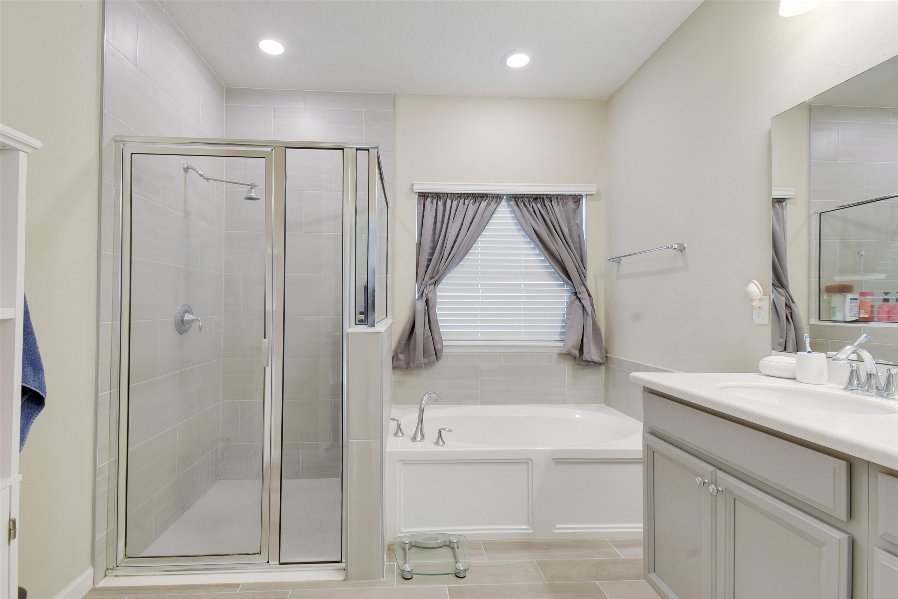 53 Cloverly Point St. Augustine, FL 32092 - Photo 23 of 51 a bathroom with a bathtub and a sink