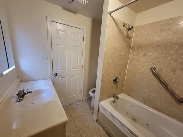 $1,700 | 7141 South Euclid Avenue, Unit 3, Chicago, IL 60649