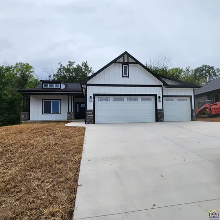 $469,900 | 6353 Crescent Rim Drive, Ozawkie, KS 66070