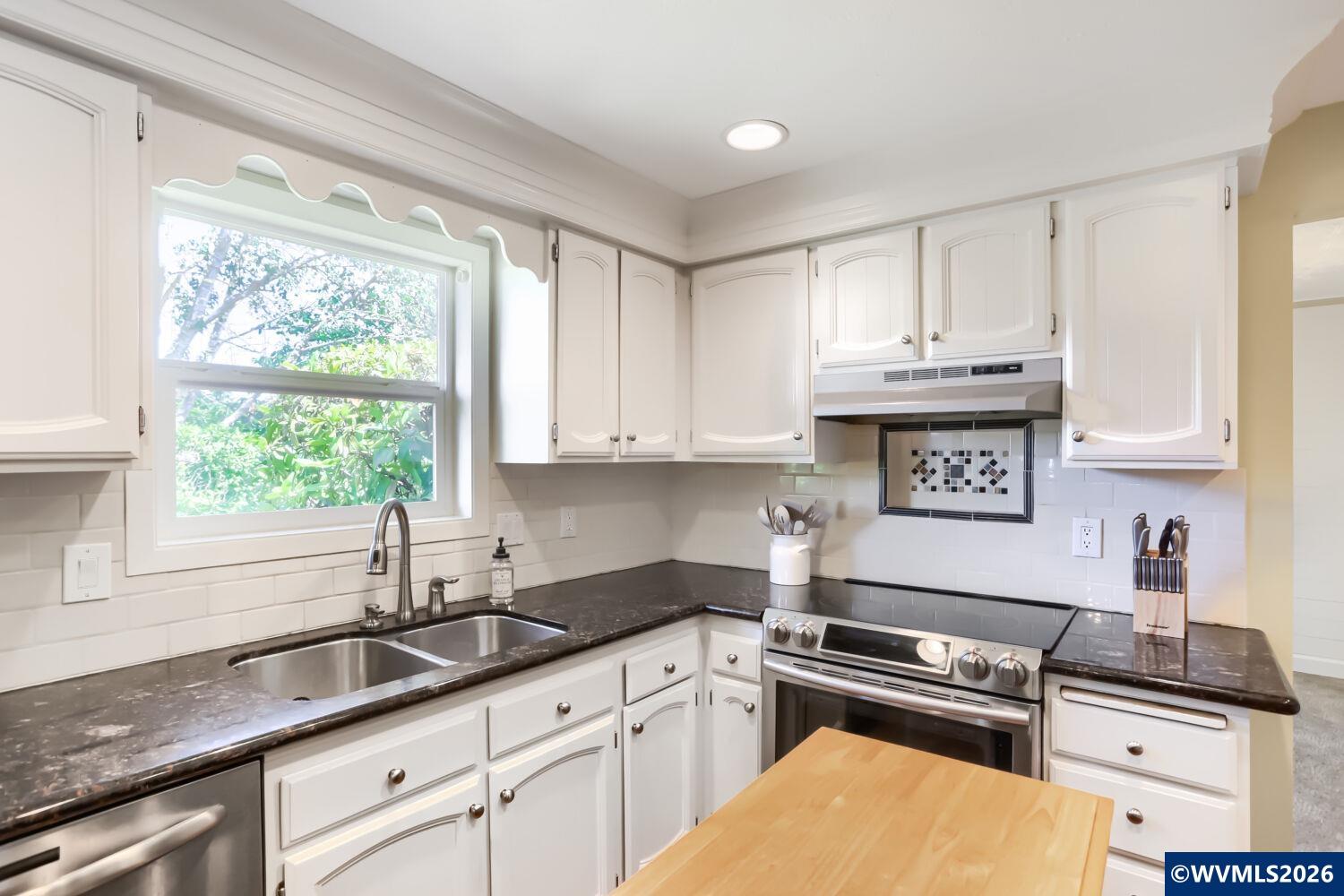 1073 Rafael Avenue North Keizer, OR 97303 - Photo 10 of 42 Gallery Image 10