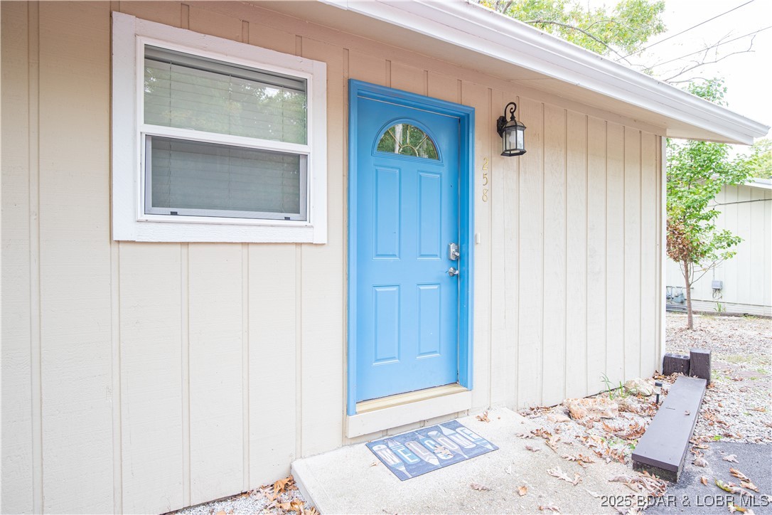 258 Northview Road Sunrise Beach, MO 65079 - Photo 8 of 29 Welcome in!!