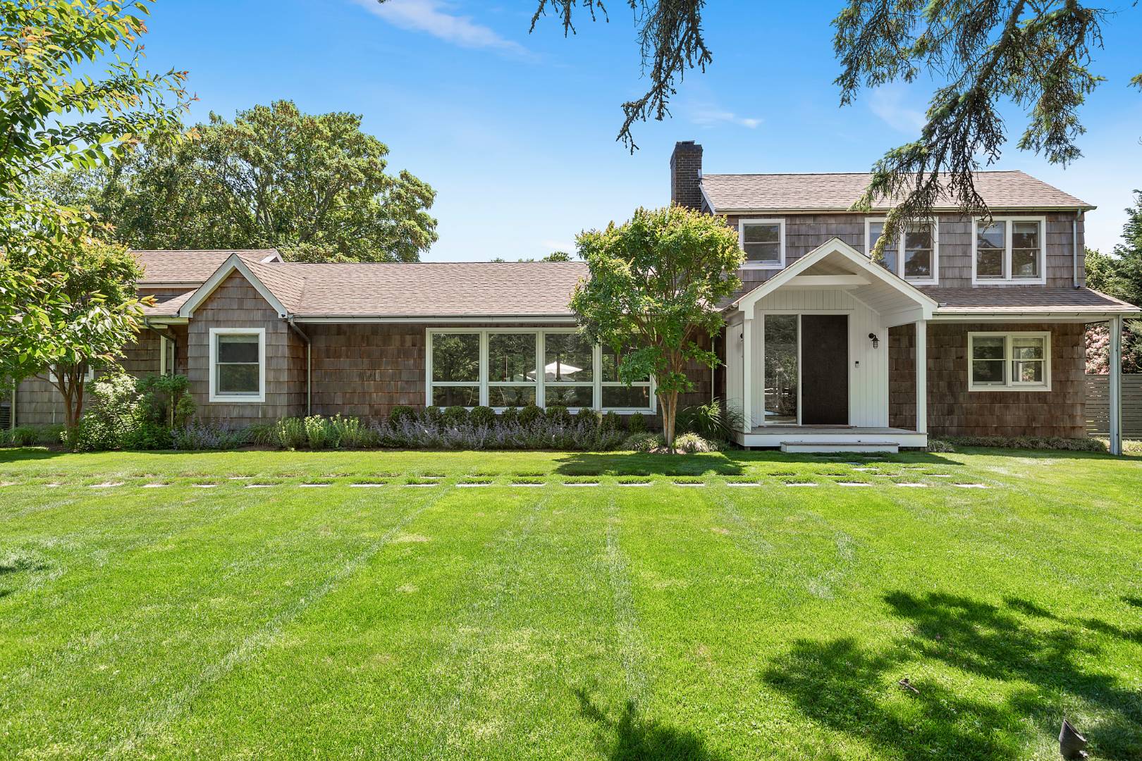 4 Jericho Close Lane East Hampton, NY 11937 - Photo 3 of 26 a front view of a house with a garden