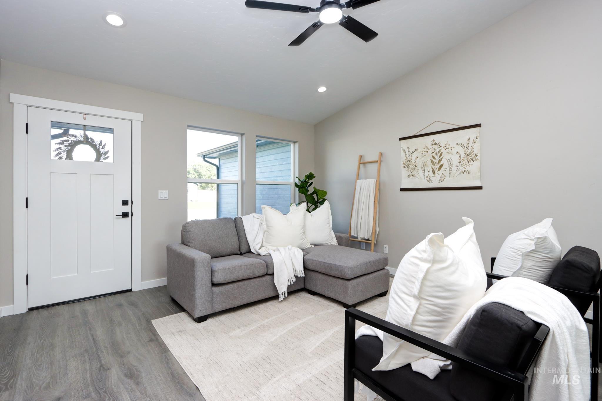 848 North 5th Street Nyssa, OR 97913 - Photo 7 of 49 Inviting living space featuring a vaulted ceiling and recessed lighting