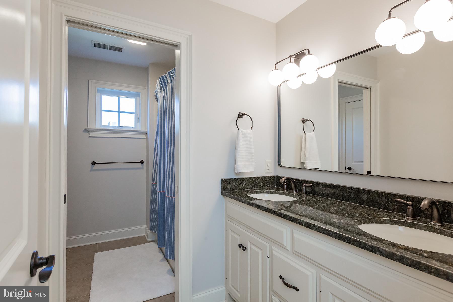 506 East Delp Road Lancaster, PA 17601 - Photo 84 of 119 Second Floor Full Bathroom
