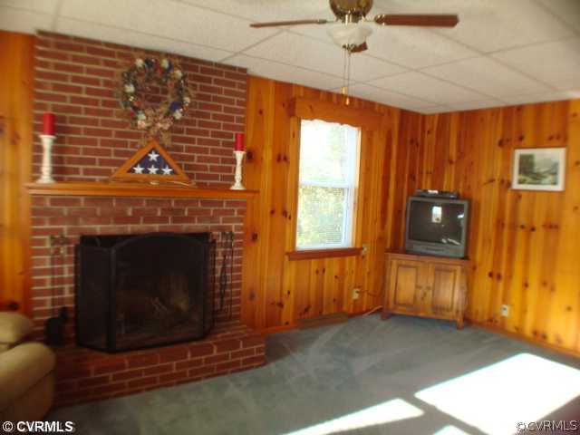 2406 Omega Road Henrico, VA 23228 - Photo 2 of 11 Den/Family/Great Room