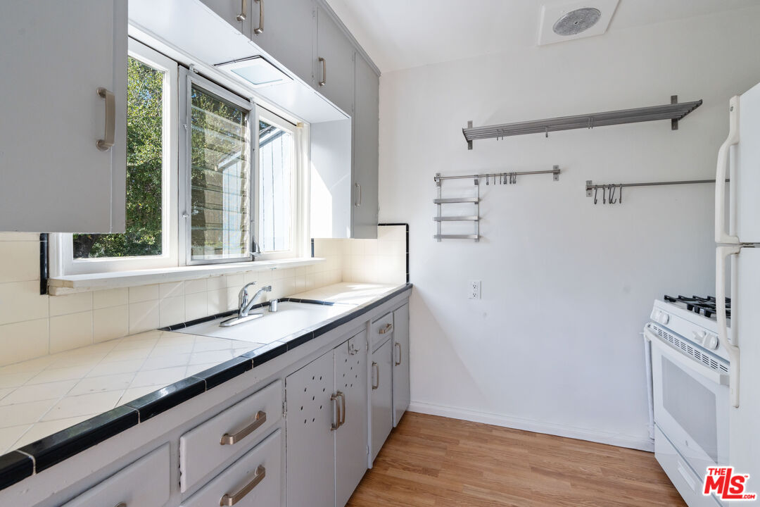 10431 Eldora Avenue Sunland, CA 91040 - Photo 13 of 37