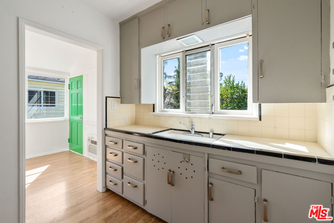 10431 Eldora Avenue Sunland, CA 91040 - Photo 14 of 37