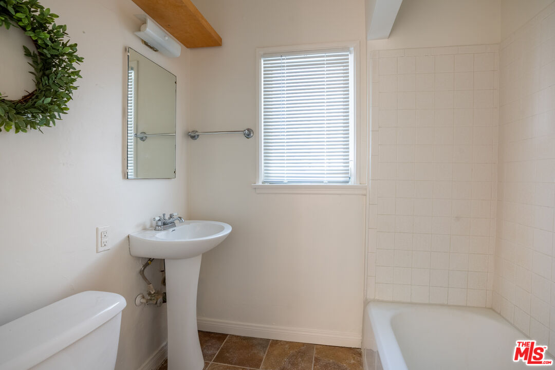 10431 Eldora Avenue Sunland, CA 91040 - Photo 19 of 37