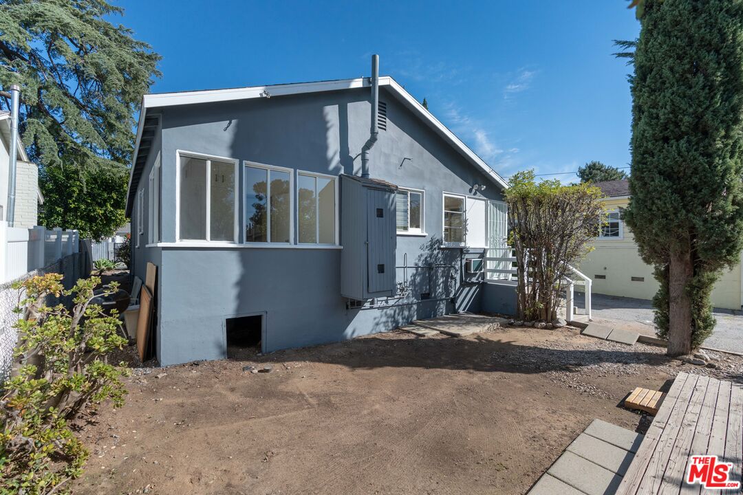 10431 Eldora Avenue Sunland, CA 91040 - Photo 27 of 37