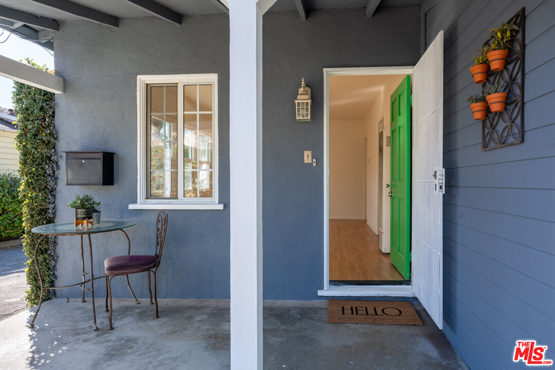 10431 Eldora Avenue Sunland, CA 91040 - Photo 5 of 37