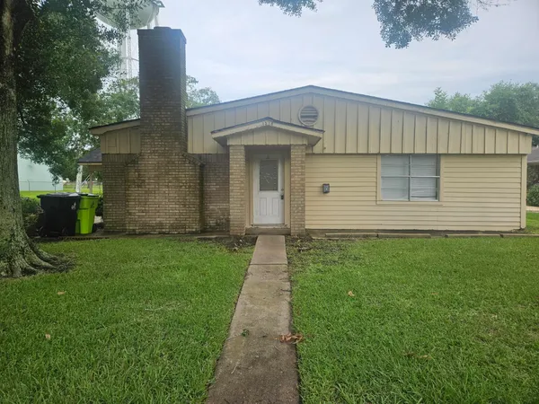 $1,100 | 1318-1 Austin Street, Rosenberg, TX 77471