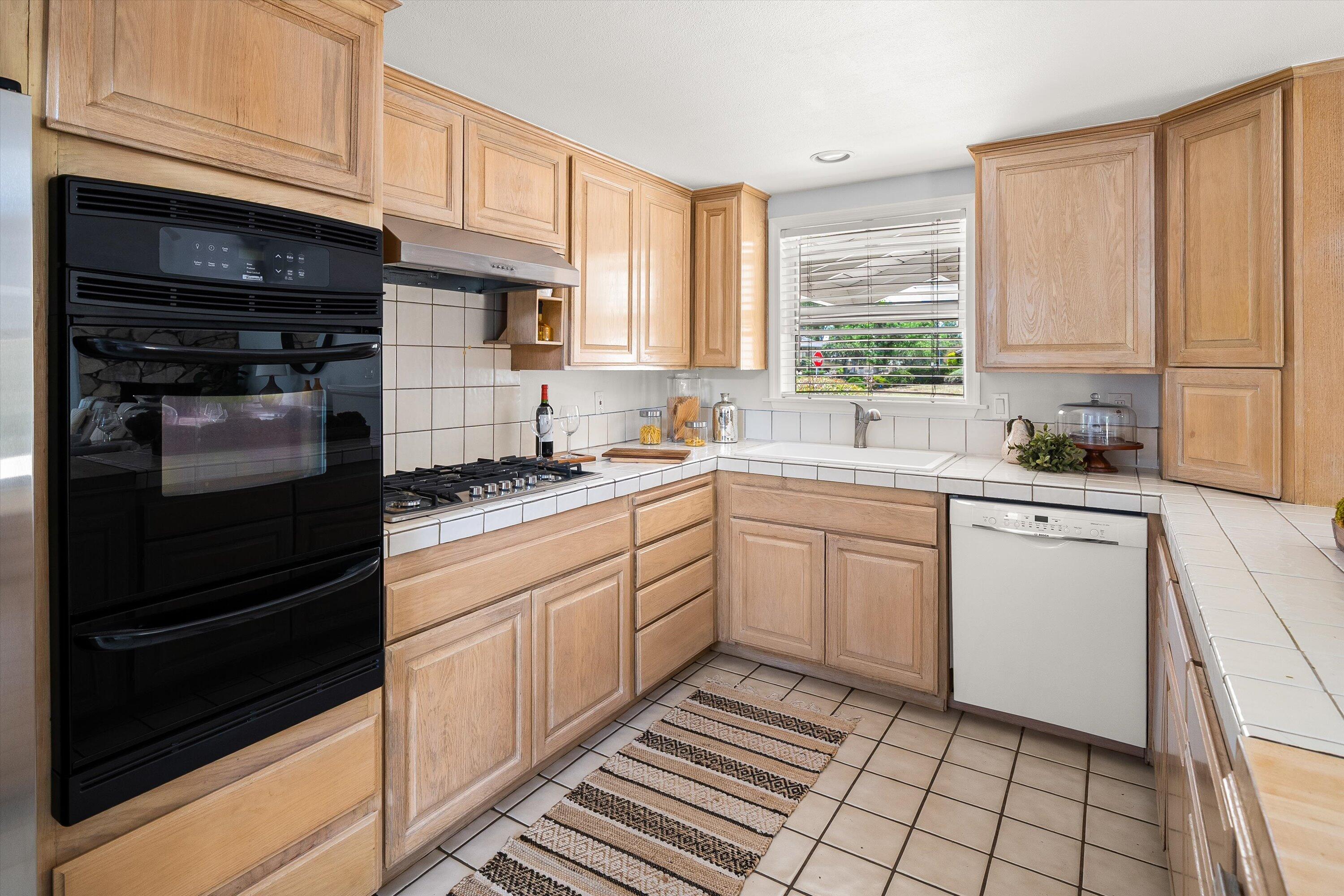 5668 Encina Road Goleta, CA 93117 - Photo 11 of 19 Kitchen