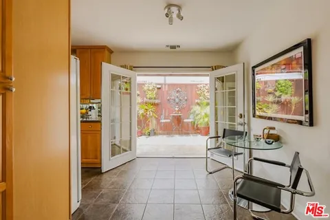 $6,300 | 1203 South Rimpau Boulevard, Los Angeles, CA 90019