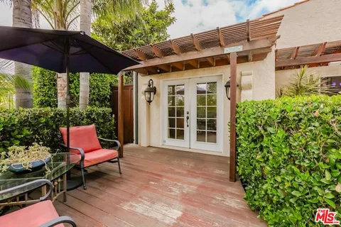 $6,300 | 1203 South Rimpau Boulevard, Los Angeles, CA 90019