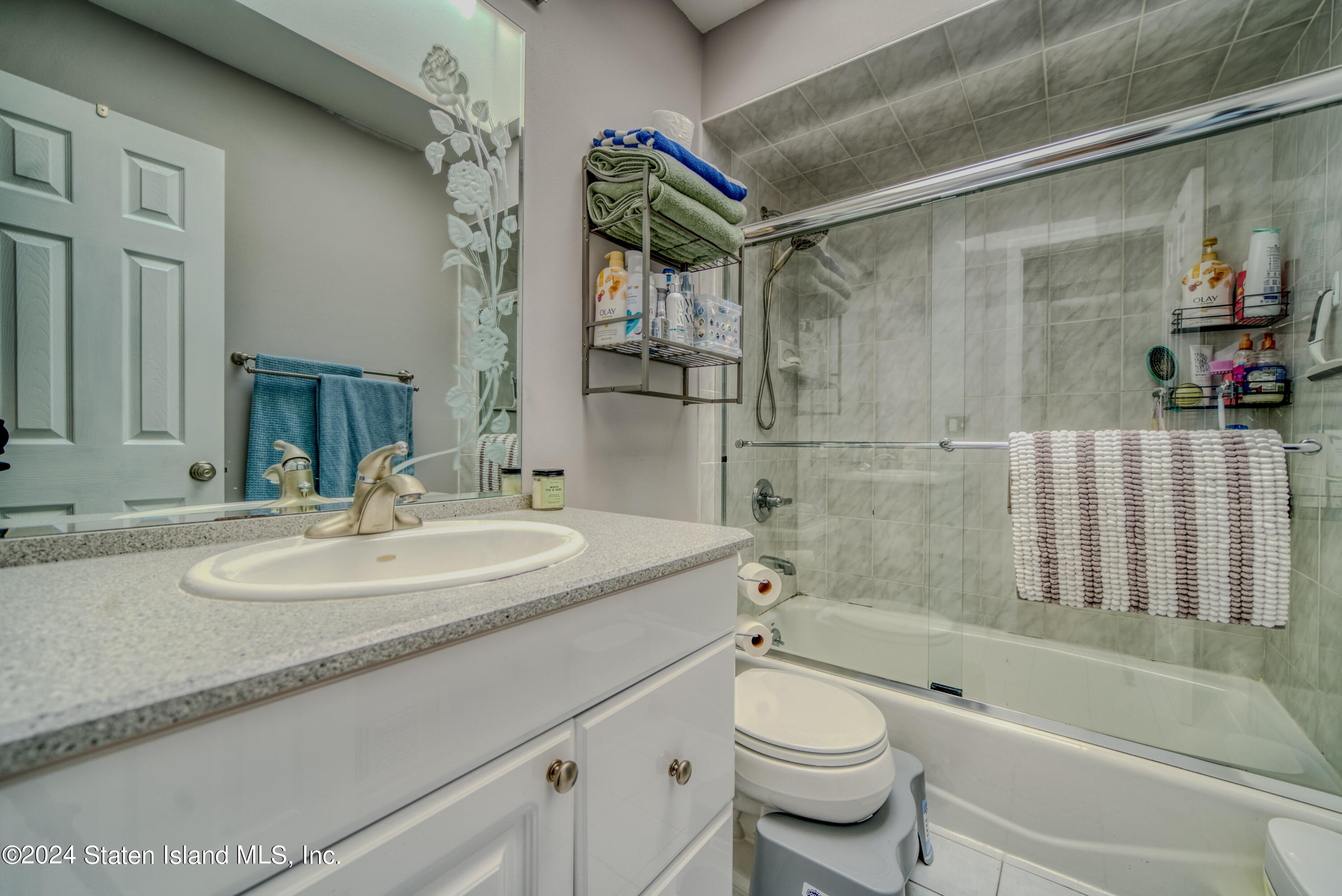 52 Savo Loop Staten Island, NY 10309 - Photo 26 of 37 Full Bath