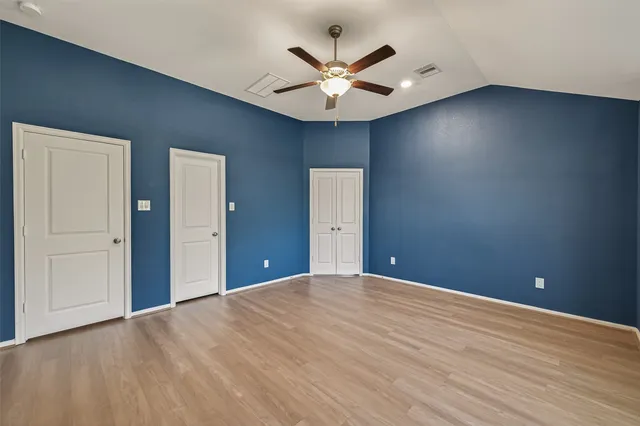 a view of an empty room with a ceiling fan