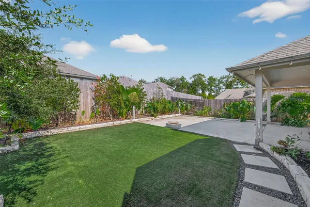 a view of a house with a backyard