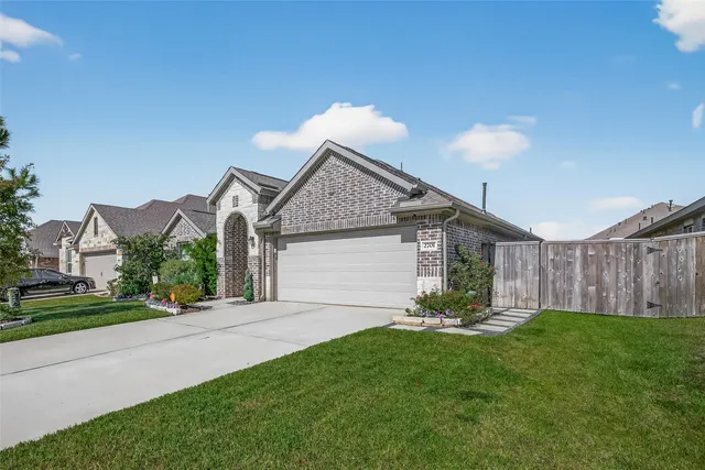 $2,100 | 2701 Sagedale Drive, Conroe, TX 77301