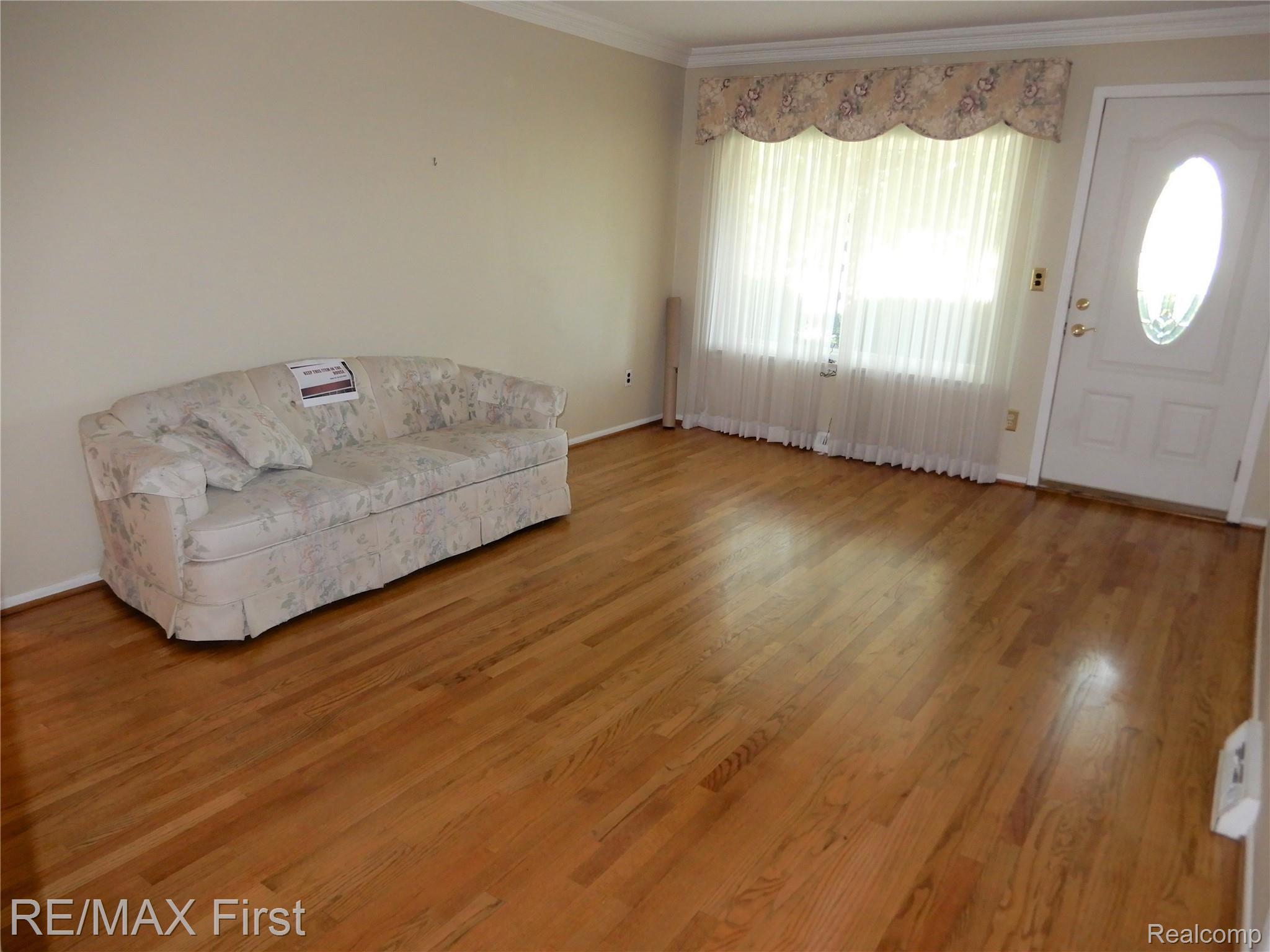 2440 Common Road Warren, MI 48092 - Photo 11 of 22 2016-01-01 00.00