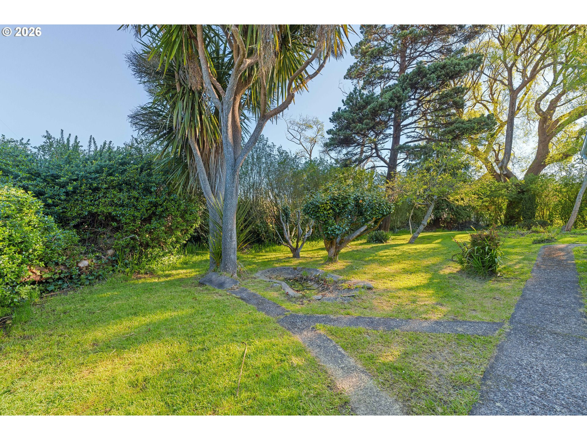 Madrona Street North Bend, OR 97459 - Photo 7 of 37
