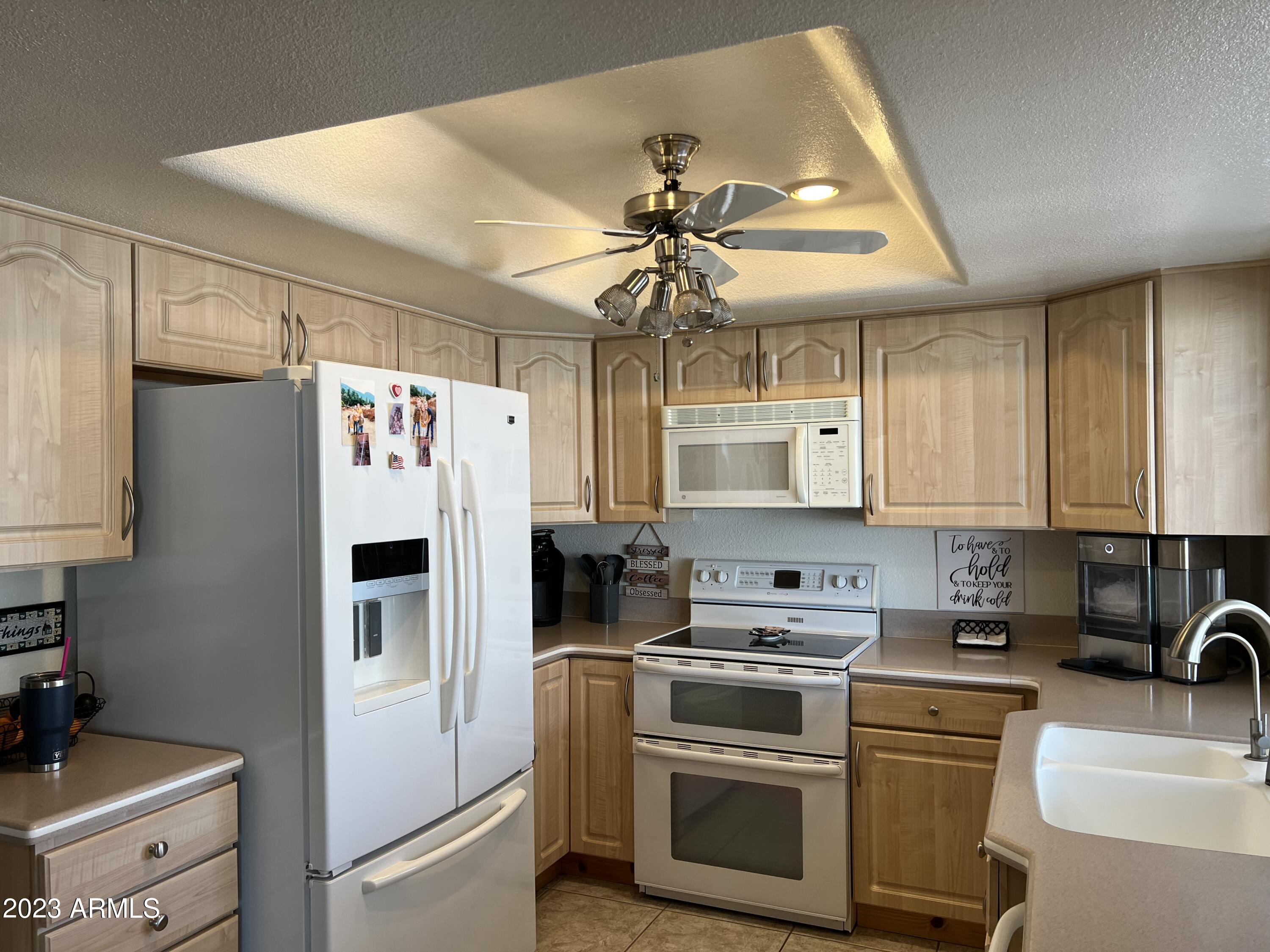 3522 West Phelps Road Phoenix, AZ 85053 - Photo 5 of 32 Kitchen