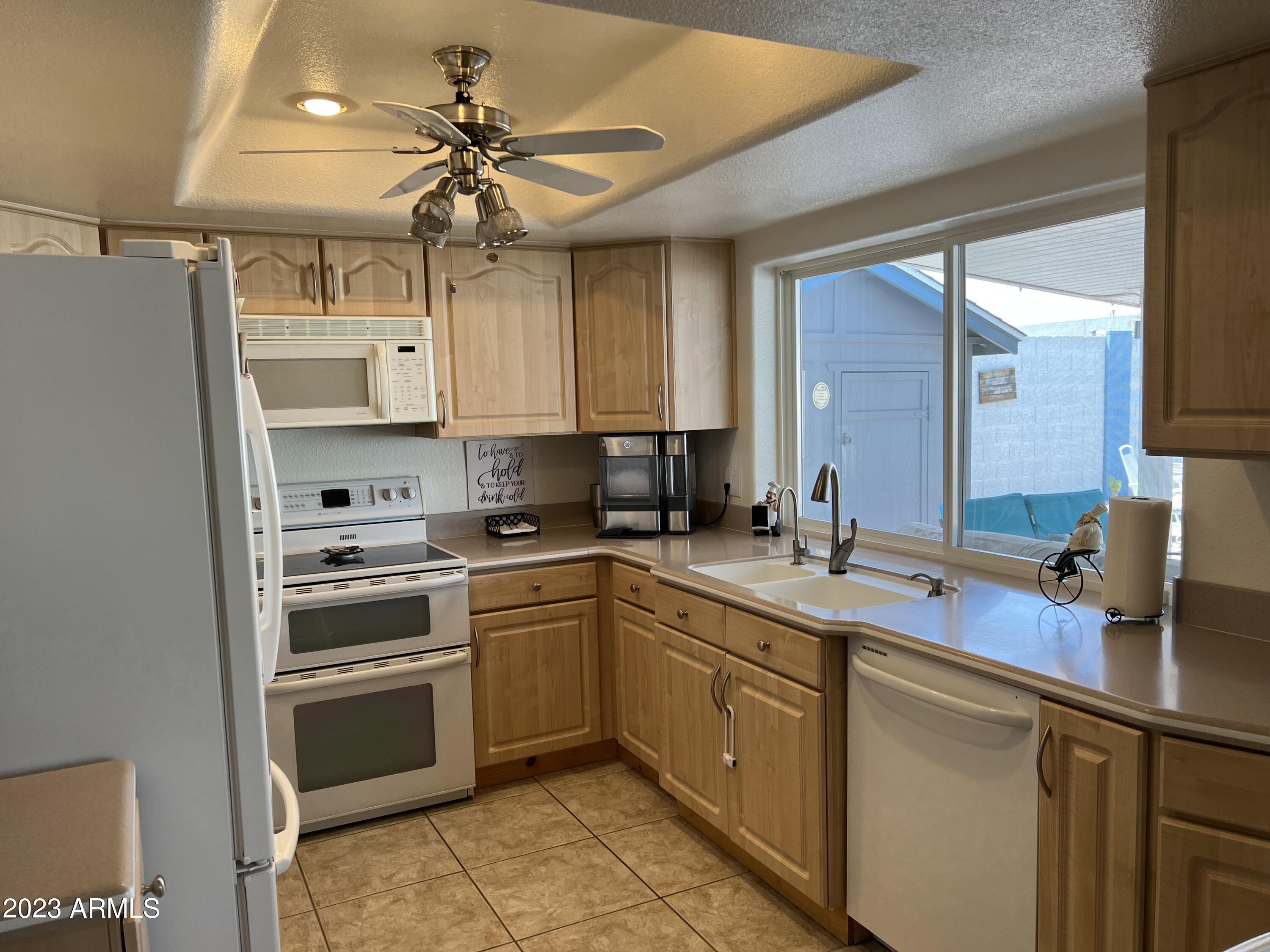 3522 West Phelps Road Phoenix, AZ 85053 - Photo 6 of 32 kitchen-2