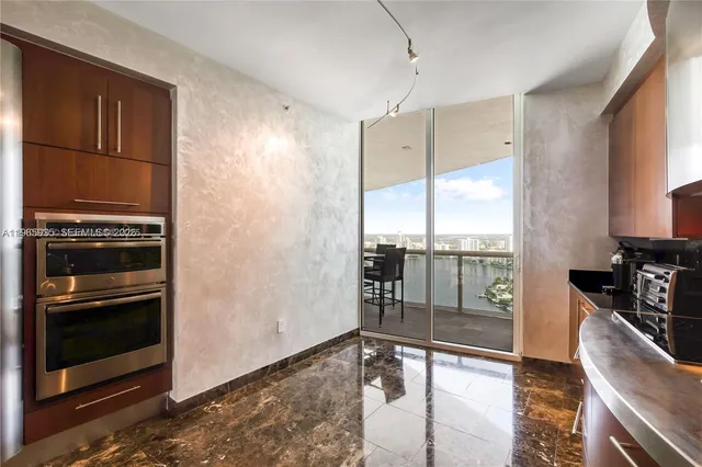 $9,500 | 18101 Collins Avenue, Unit 5008, Sunny Isles Beach, FL 33160