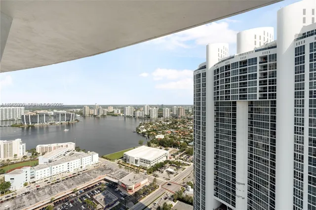 $9,500 | 18101 Collins Avenue, Unit 5008, Sunny Isles Beach, FL 33160