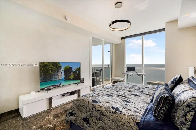 $9,500 | 18101 Collins Avenue, Unit 5008, Sunny Isles Beach, FL 33160