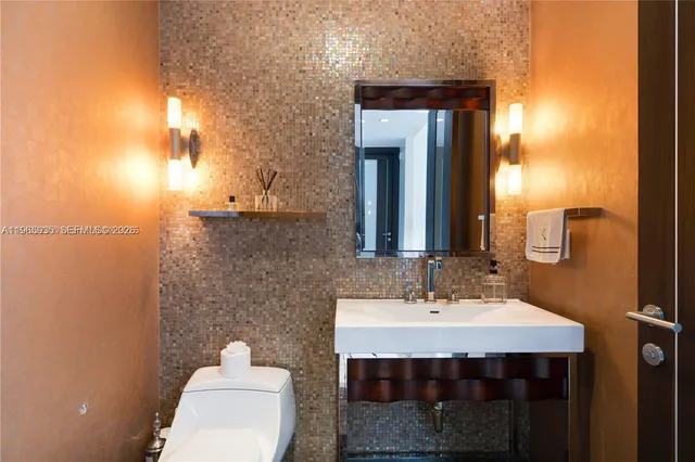 $9,500 | 18101 Collins Avenue, Unit 5008, Sunny Isles Beach, FL 33160