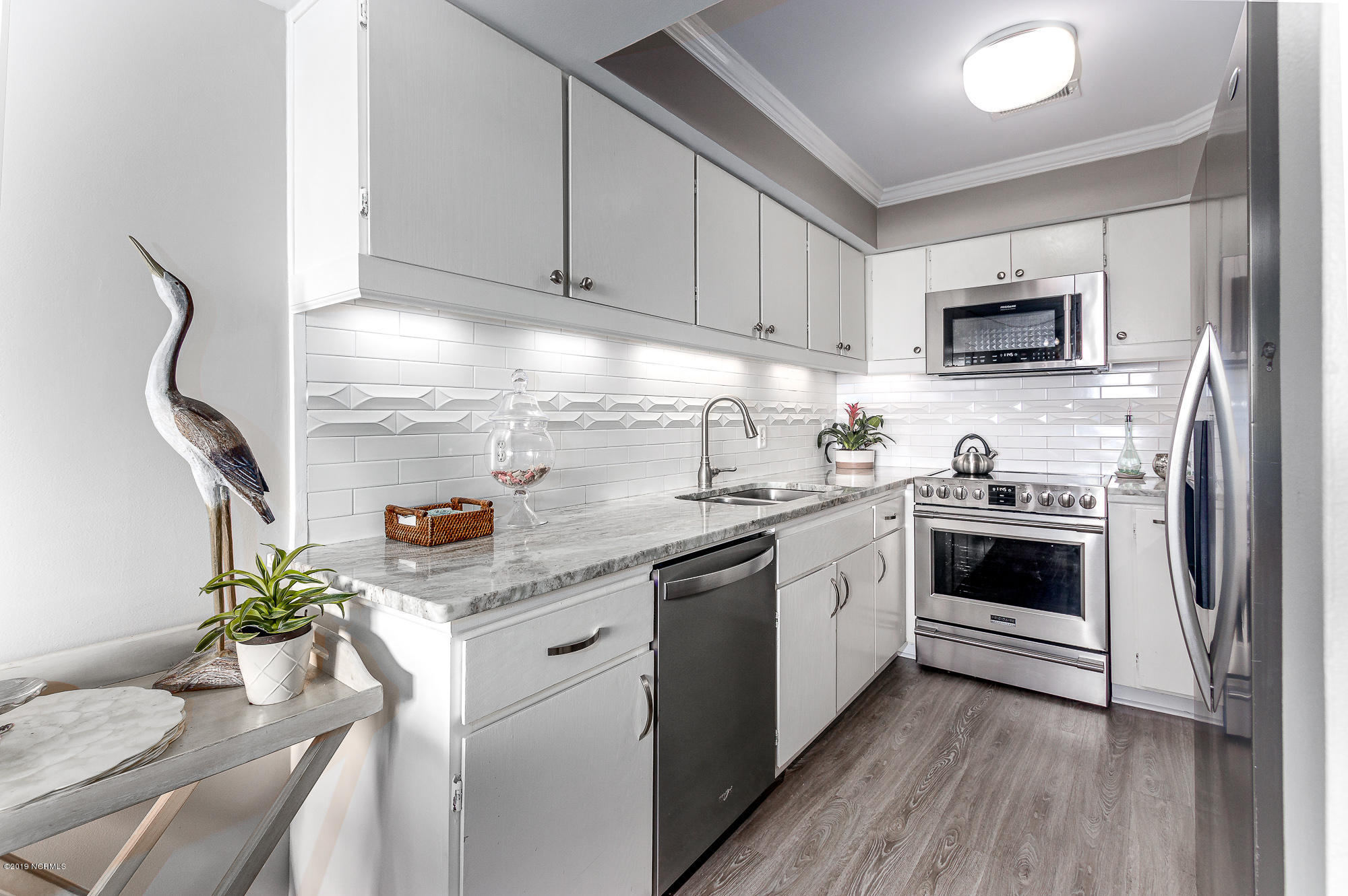 565 Salter Path Road, Unit X3 Pine Knoll Shores, NC 28512 - Photo 4 of 61 Convenient, efficient kitchen