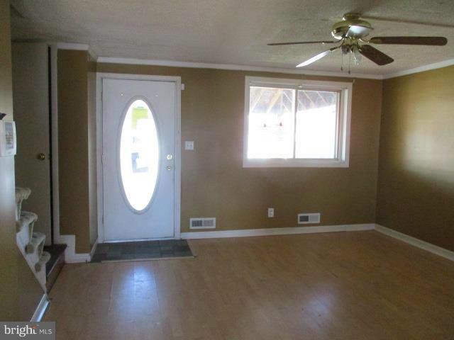7875 Harold Road Baltimore, MD 21222 - Photo 3 of 23 Living Room