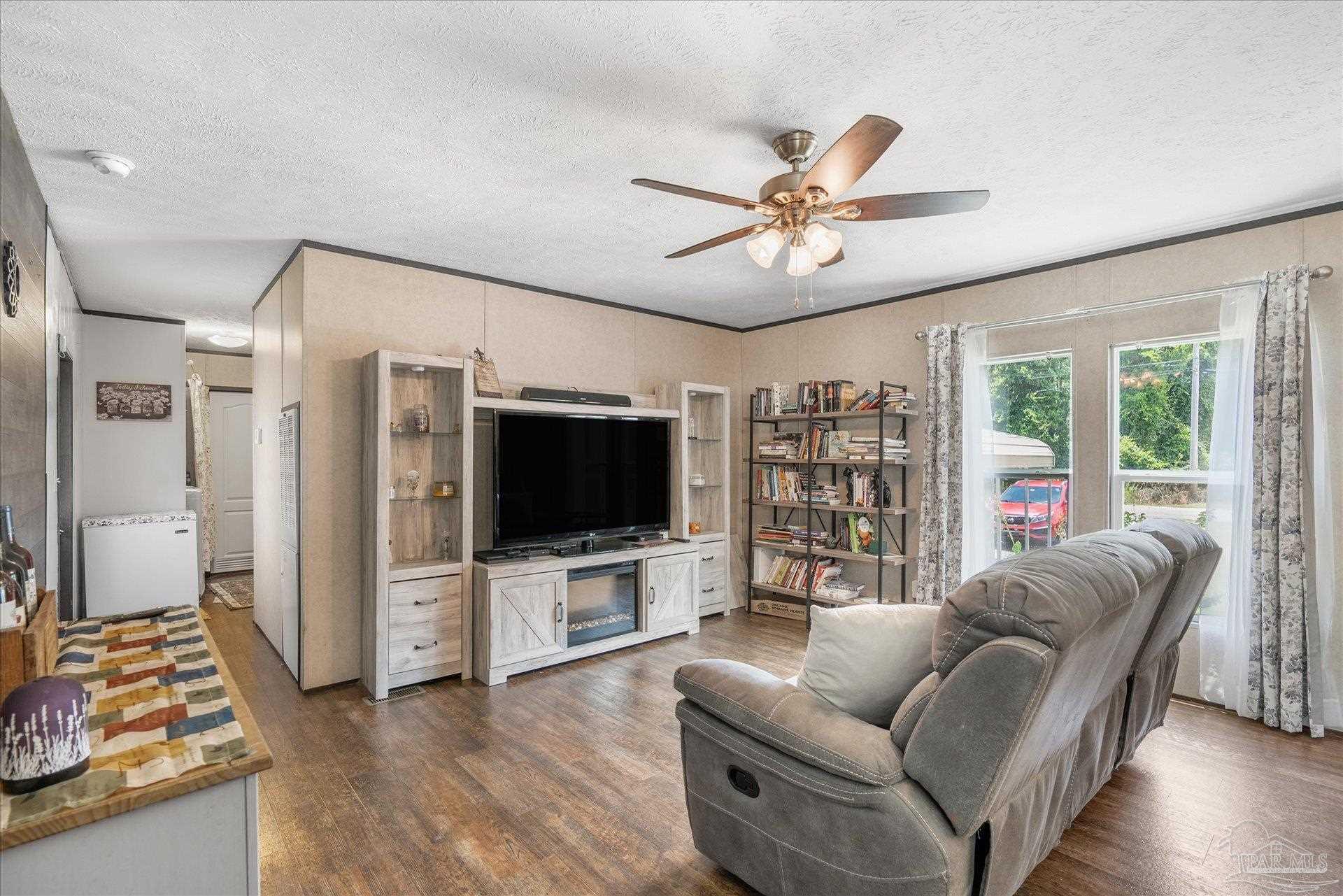 1964 Reagan Road Navarre, FL 32566 - Photo 9 of 28 Gallery Image 9