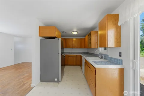 $429,950 | 842 Southwest 305th Street, Federal Way, WA 98023