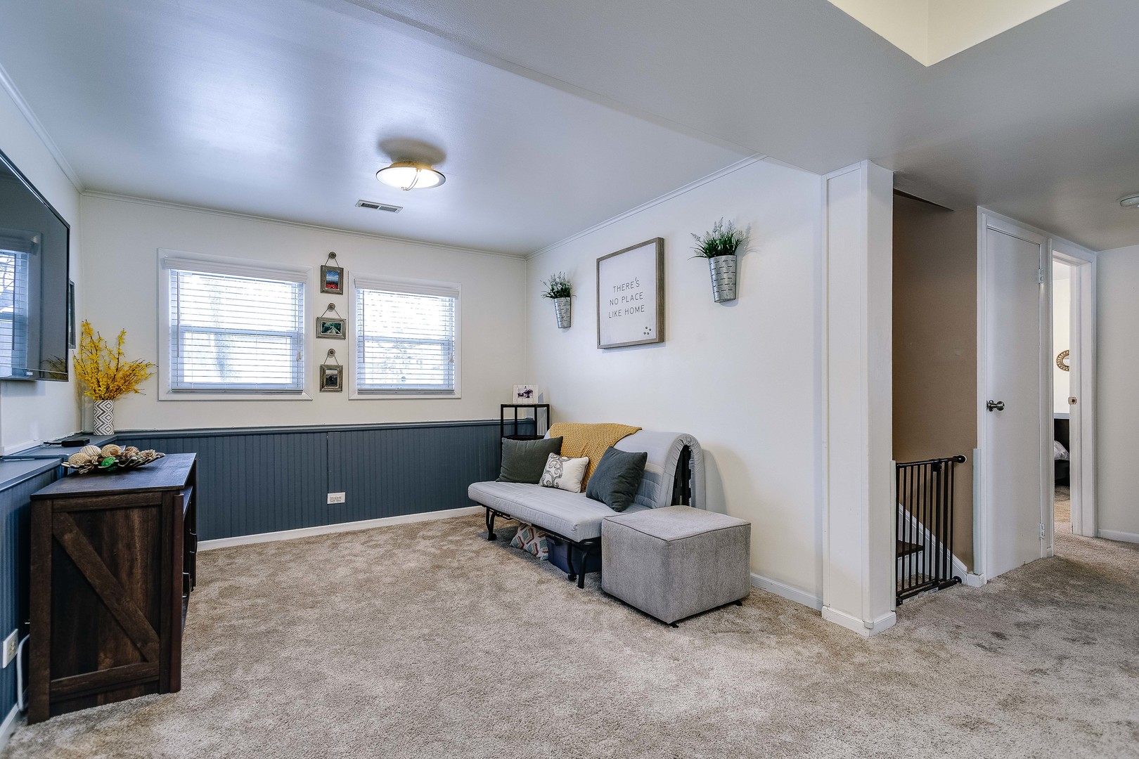 26-w068 Jewell Road Wheaton, IL 60187 - Photo 12 of 25 a living room with furniture and a window