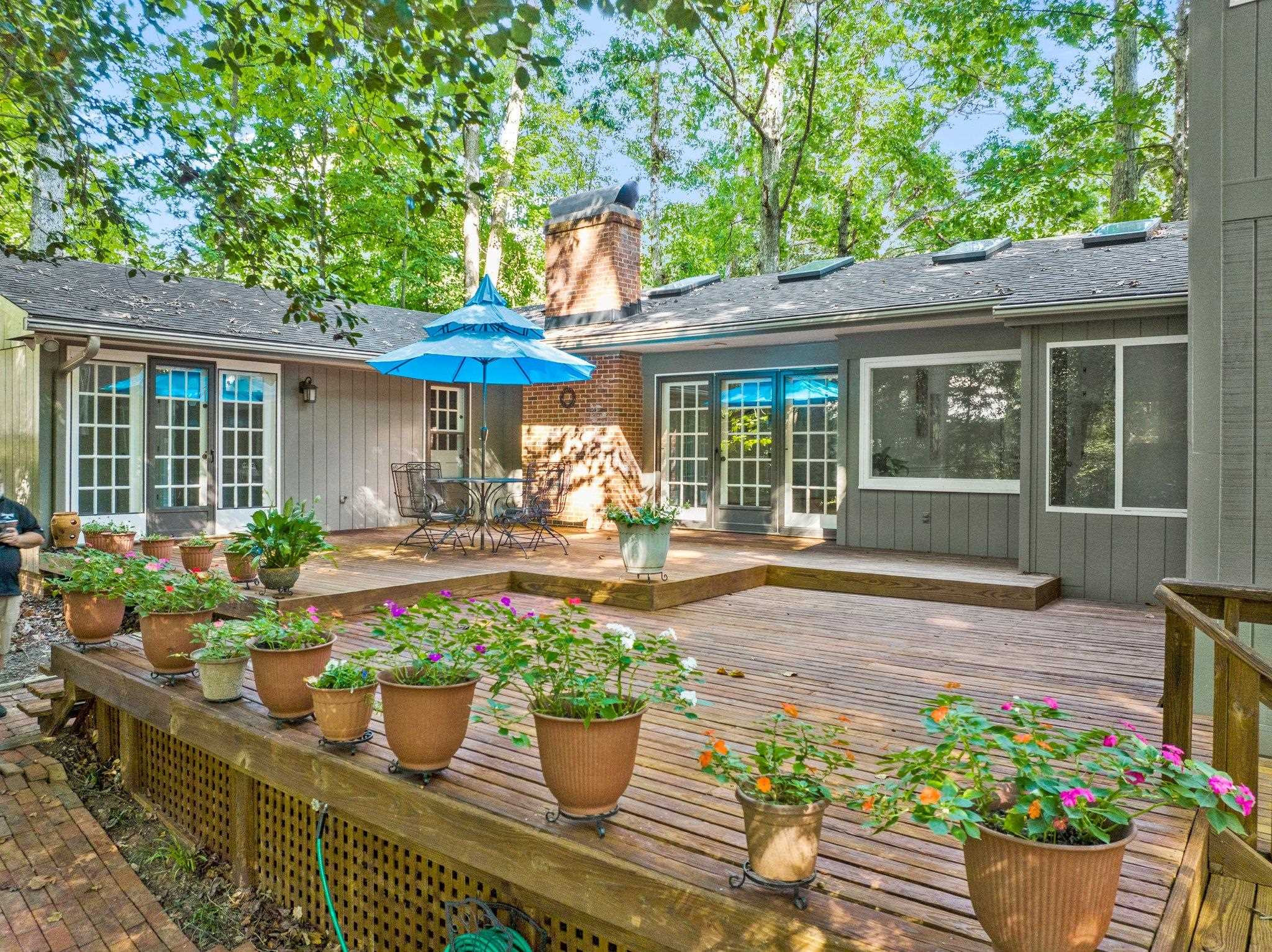 4505 Eliot Place Raleigh, NC 27609 - Photo 38 of 51 Deck