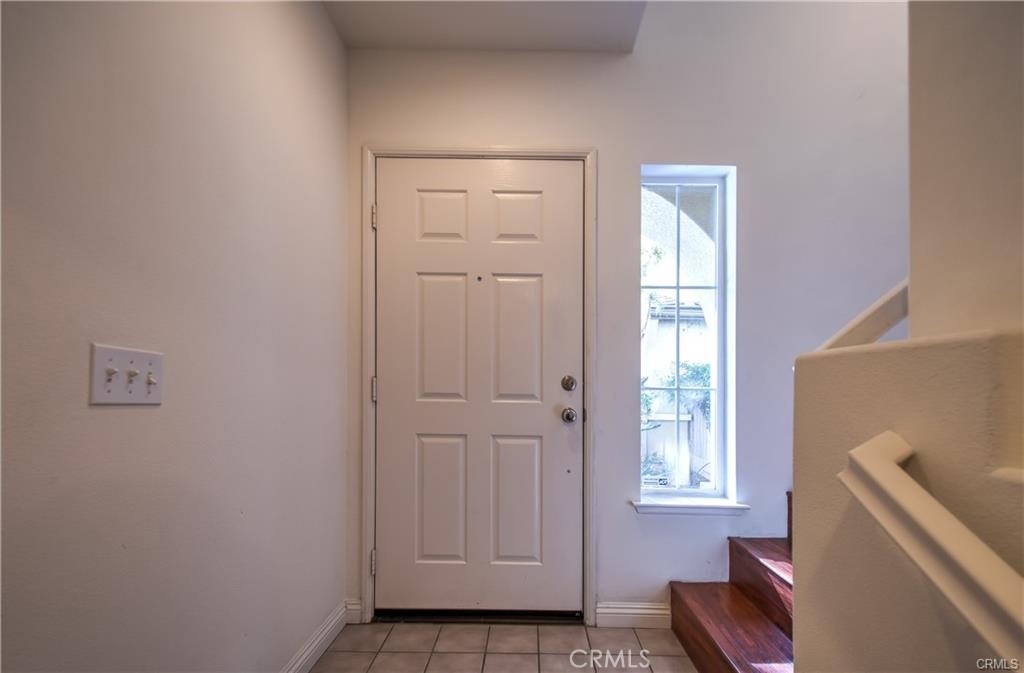 8 Silvermaple Irvine, CA 92618 - Photo 4 of 27