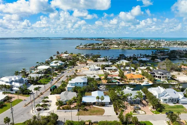 $1,295,000 | 602 Baronet Lane, Holmes Beach, FL 34217