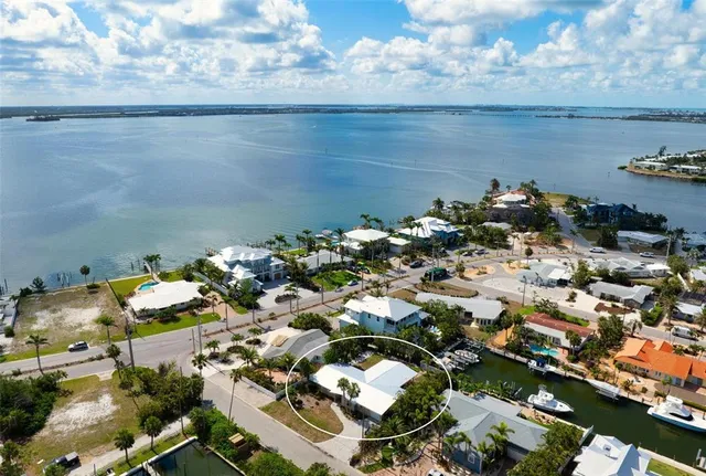 $1,295,000 | 602 Baronet Lane, Holmes Beach, FL 34217