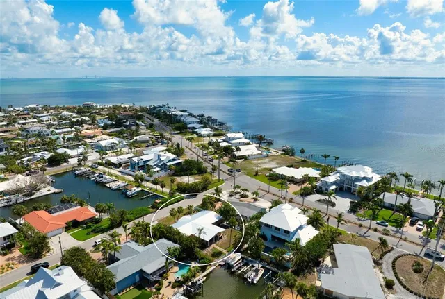 $1,295,000 | 602 Baronet Lane, Holmes Beach, FL 34217