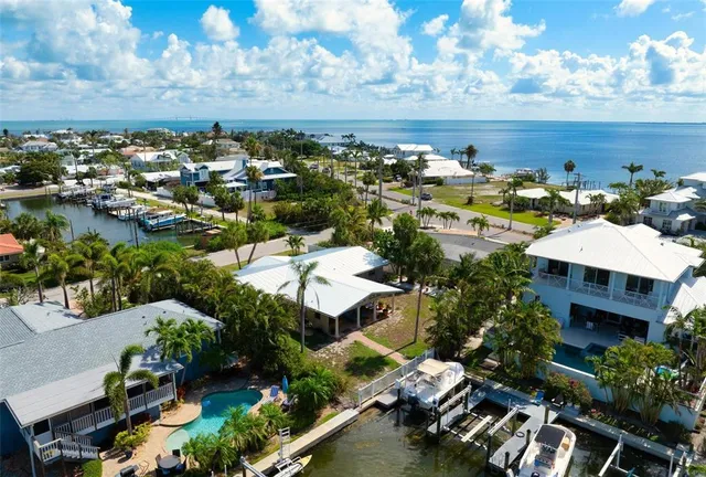 $1,295,000 | 602 Baronet Lane, Holmes Beach, FL 34217