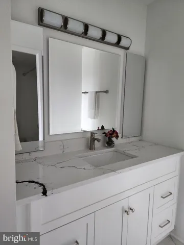 $2,800 | 307 Yoakum Parkway, Unit 1024, Alexandria, VA 22304