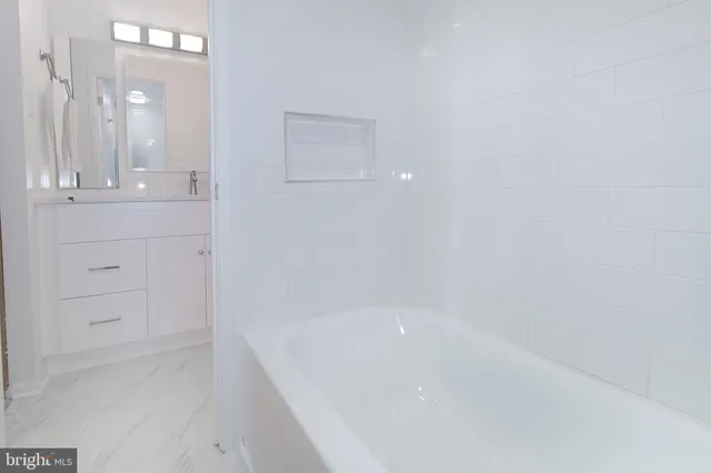 $2,800 | 307 Yoakum Parkway, Unit 1024, Alexandria, VA 22304