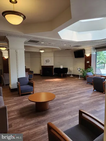 $2,800 | 307 Yoakum Parkway, Unit 1024, Alexandria, VA 22304