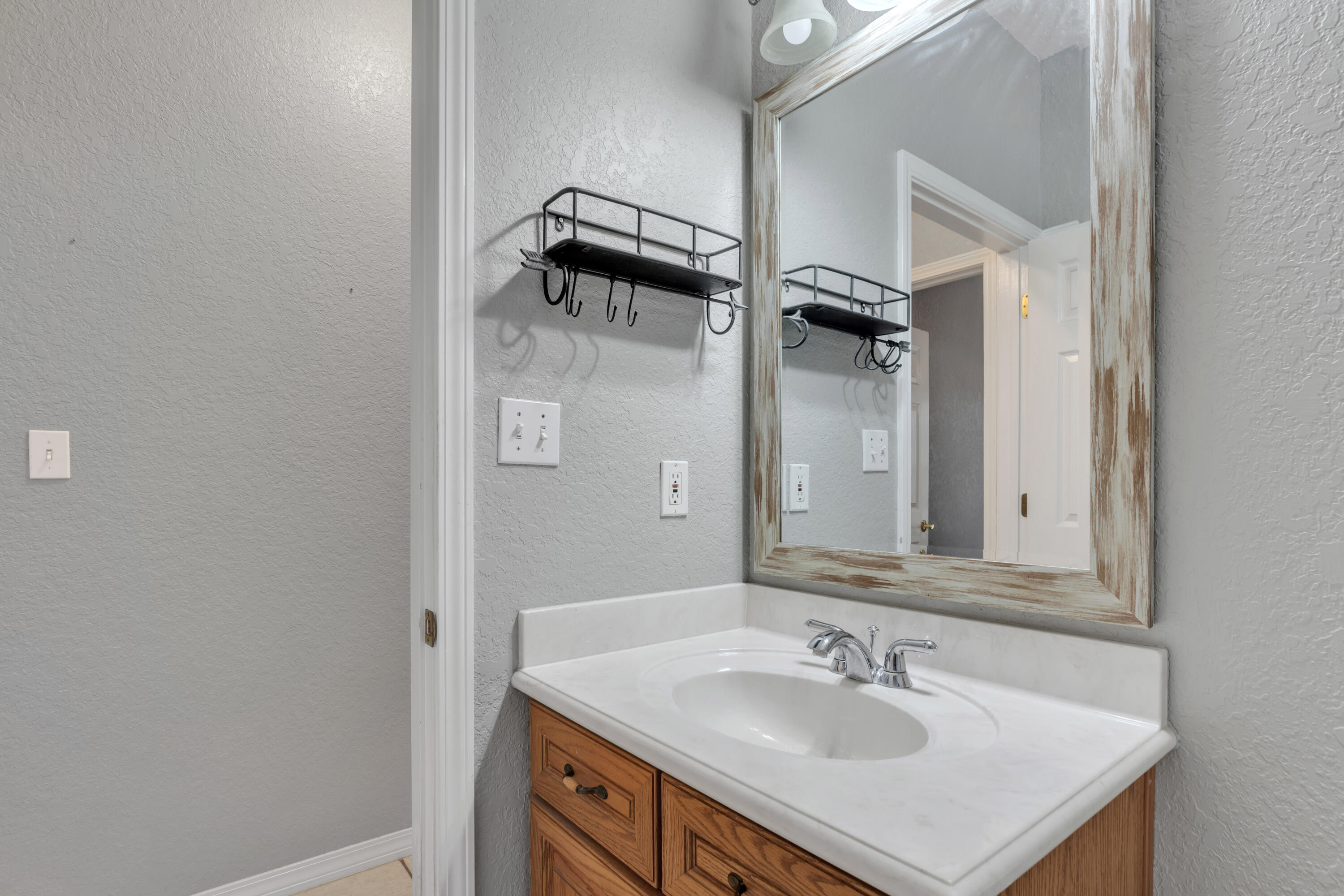 109 Oakcrest Drive Crestview, FL 32539 - Photo 21 of 35 a bathroom with a sink mirror and vanity
