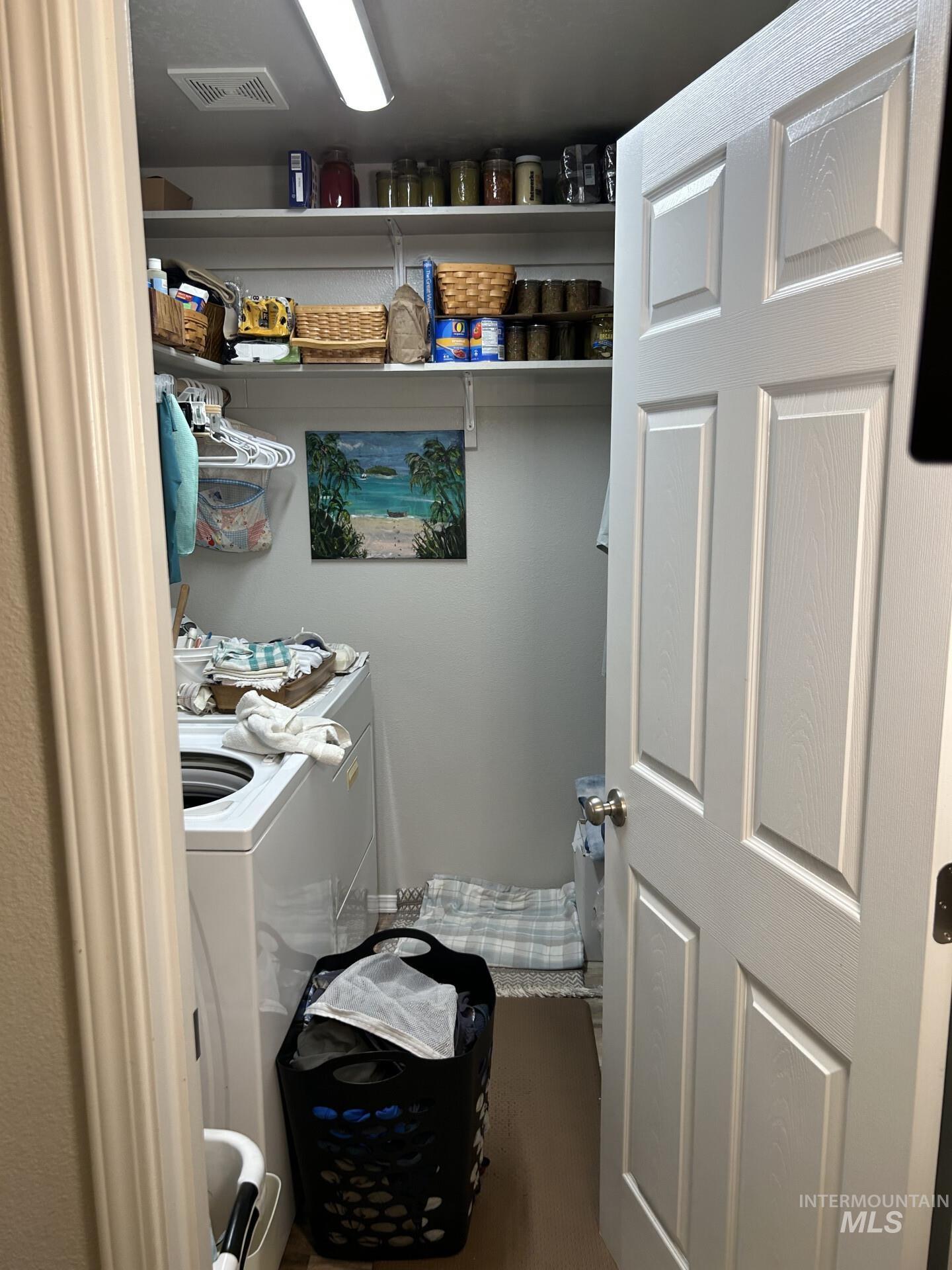 5614 Barkley Way Caldwell, ID 83607 - Photo 28 of 50 Laundry room featuring washer and dryer